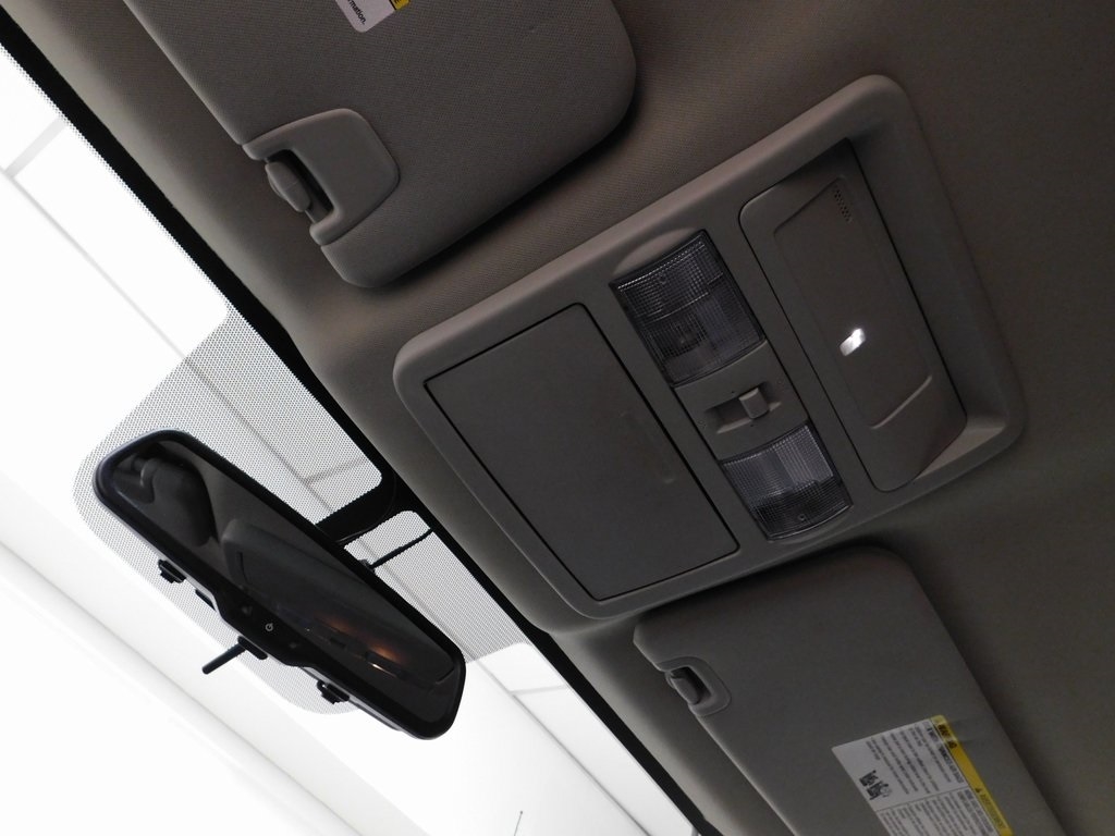 Nissan Titan SV Crew Cab 4WD 2017