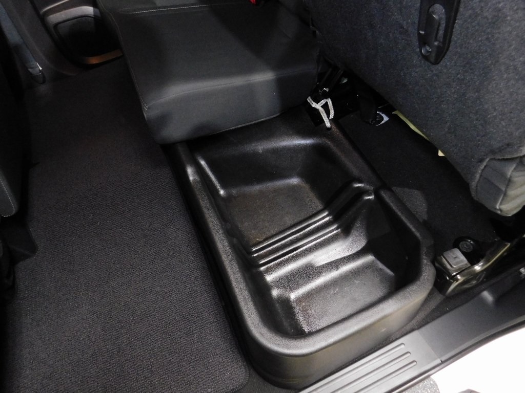 Nissan Titan SV Crew Cab 4WD 2017