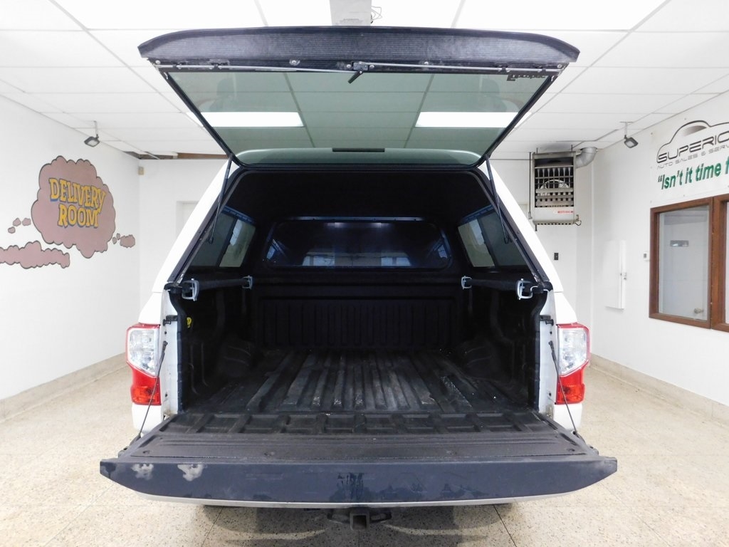 Nissan Titan SV Crew Cab 4WD 2017