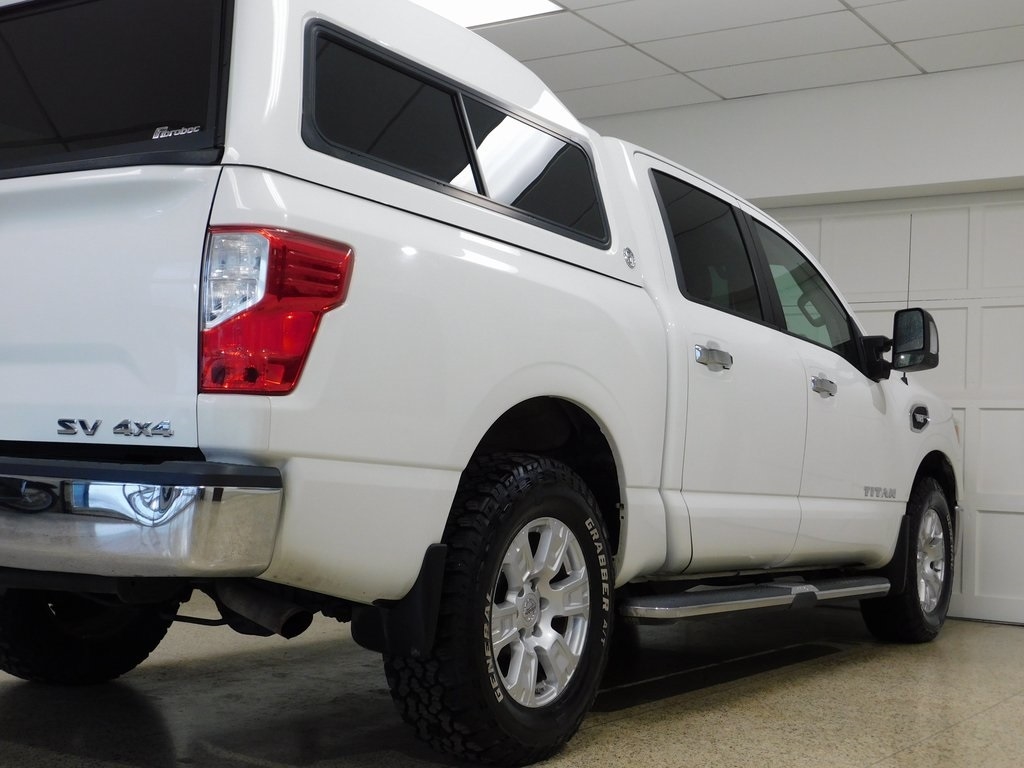 Nissan Titan SV Crew Cab 4WD 2017