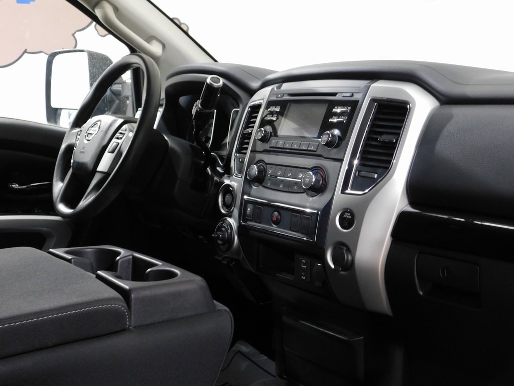 Nissan Titan SV Crew Cab 4WD 2017