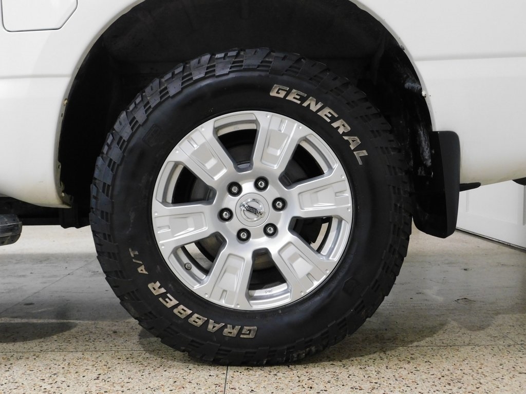 Nissan Titan SV Crew Cab 4WD 2017