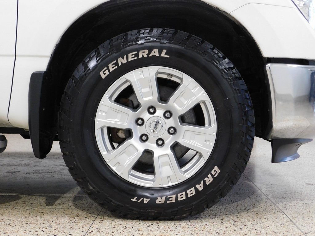 Nissan Titan SV Crew Cab 4WD 2017