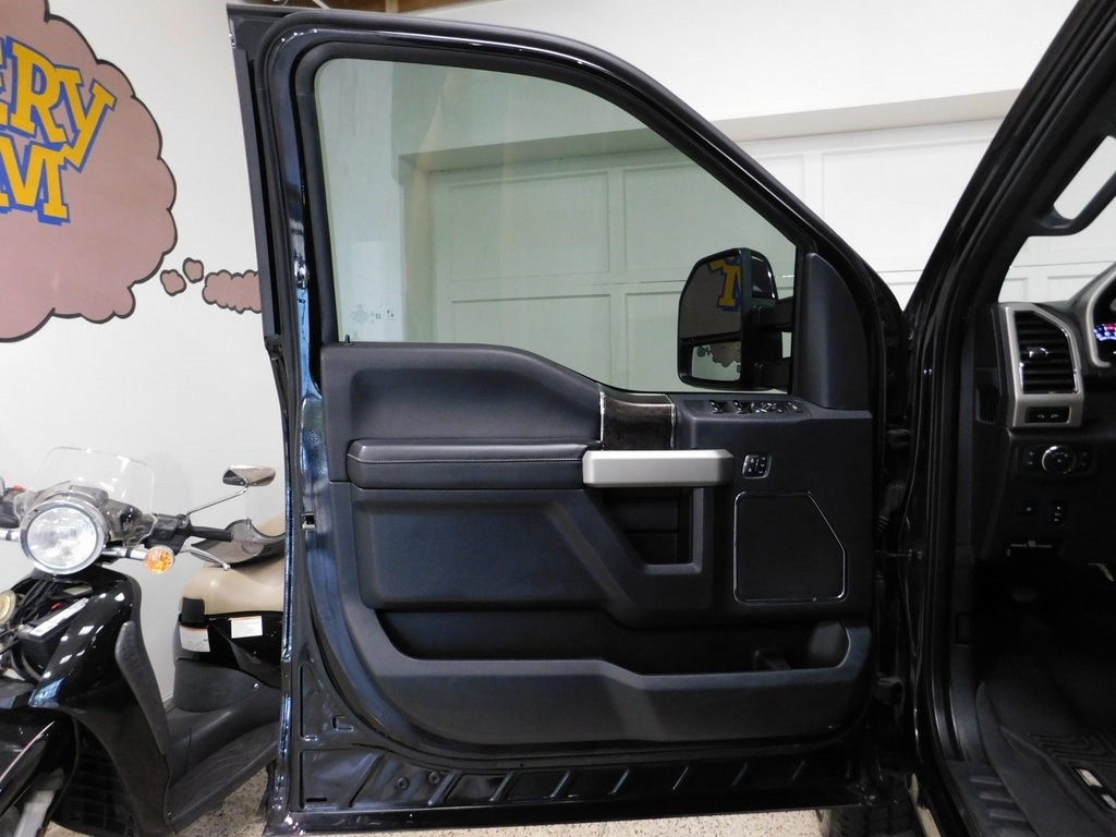 Ford F-250 SD Lariat Crew Cab 4WD 2022