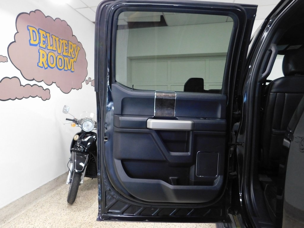 Ford F-250 SD Lariat Crew Cab 4WD 2022