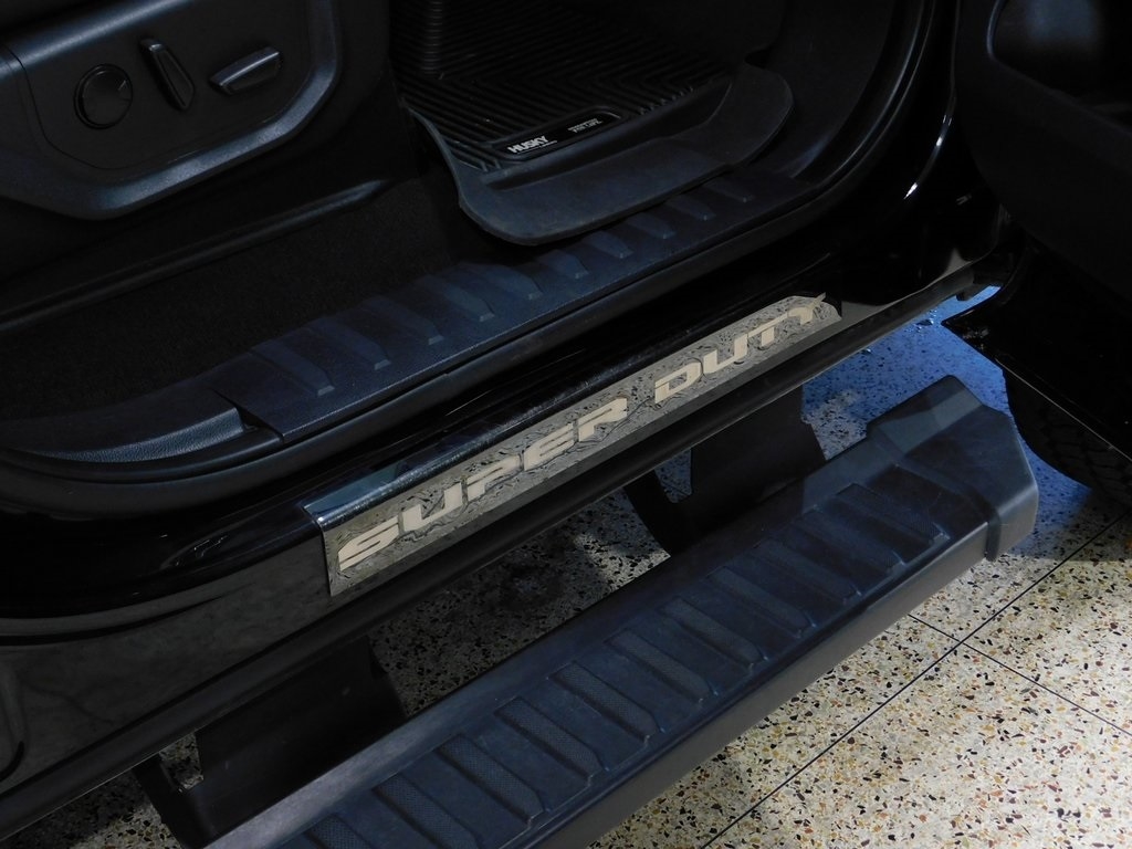 Ford F-250 SD Lariat Crew Cab 4WD 2022