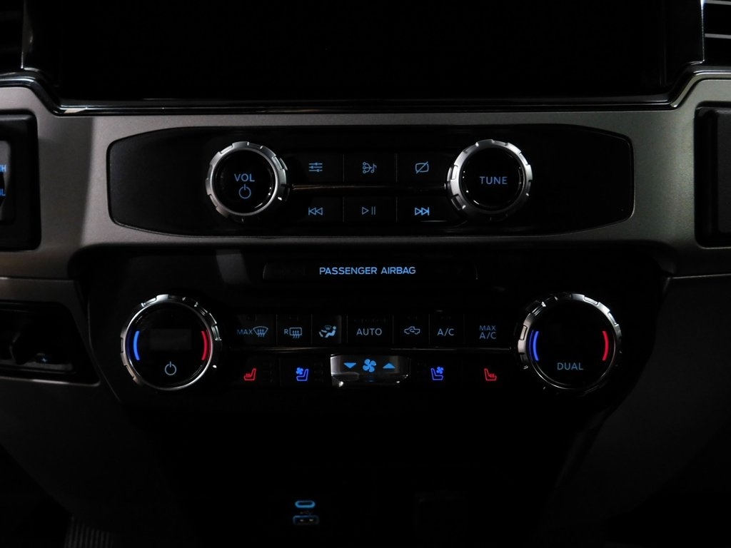 Ford F-250 SD Lariat Crew Cab 4WD 2022