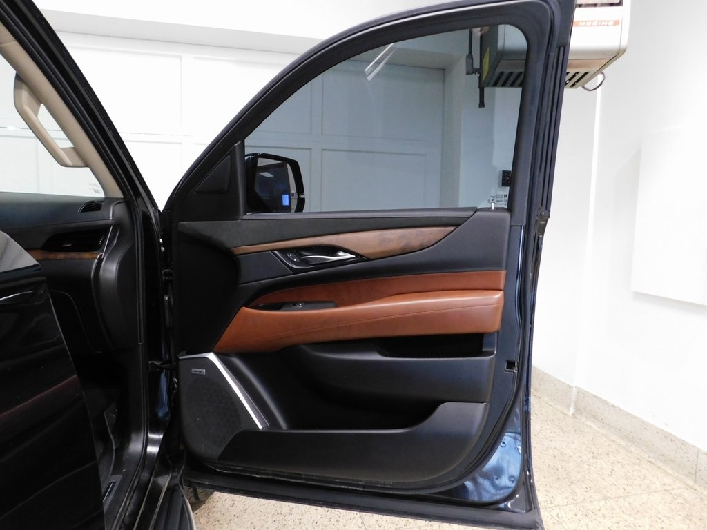 Cadillac Escalade ESV Luxury 4WD 2019