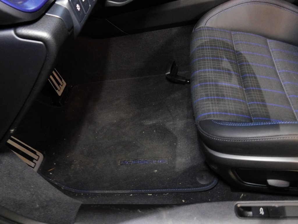 Porsche 911 Carrera Coupe 2025