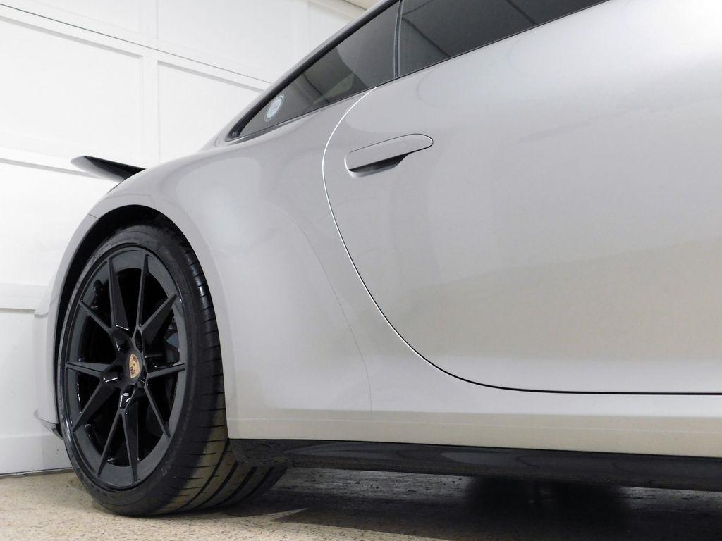 Porsche 911 Carrera Coupe 2025