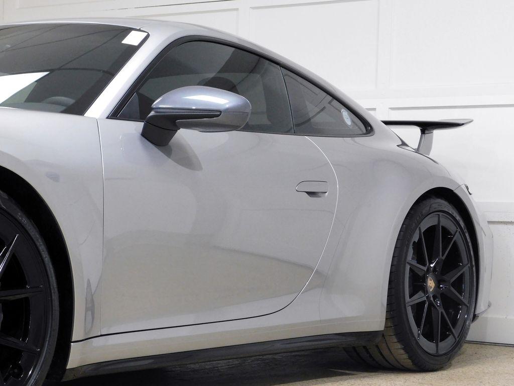 Porsche 911 Carrera Coupe 2025