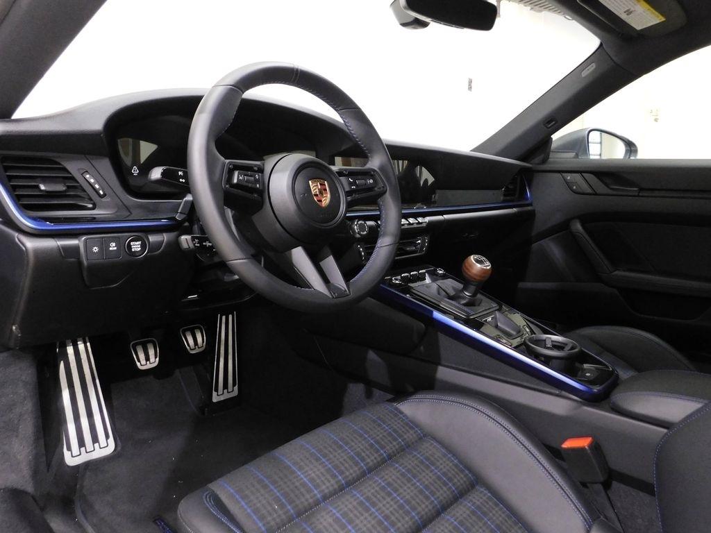 Porsche 911 Carrera Coupe 2025