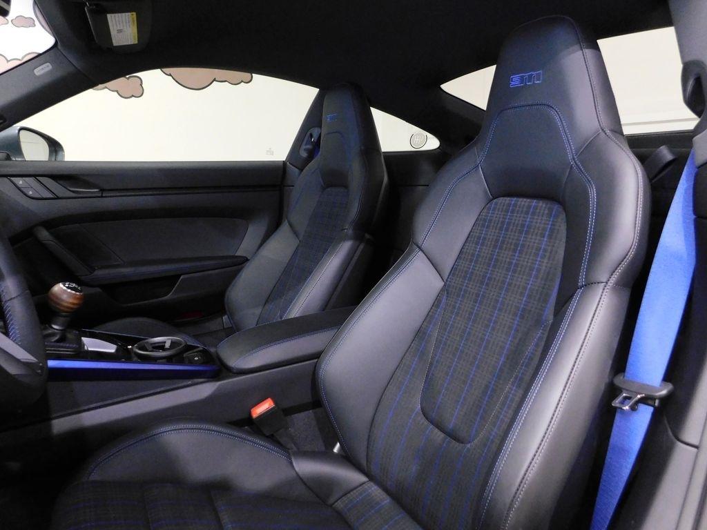 Porsche 911 Carrera Coupe 2025