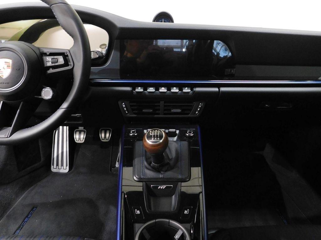 Porsche 911 Carrera Coupe 2025