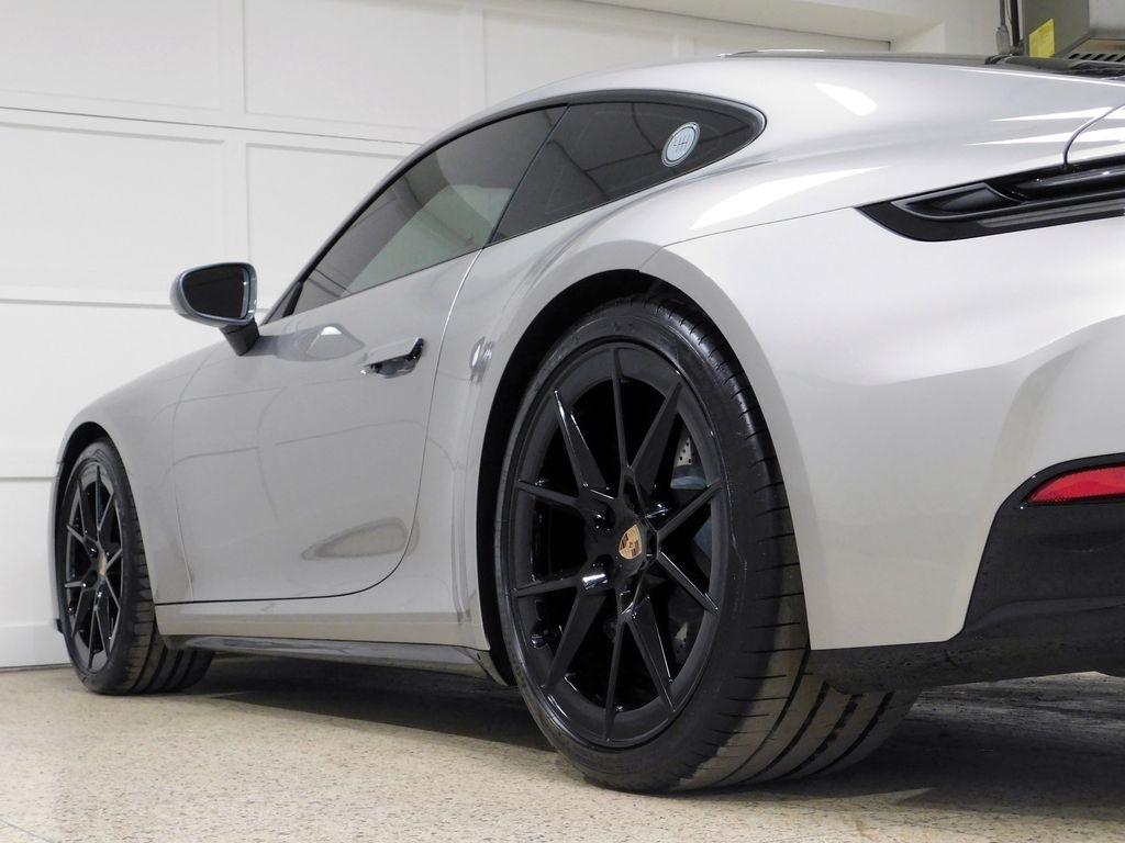 Porsche 911 Carrera Coupe 2025