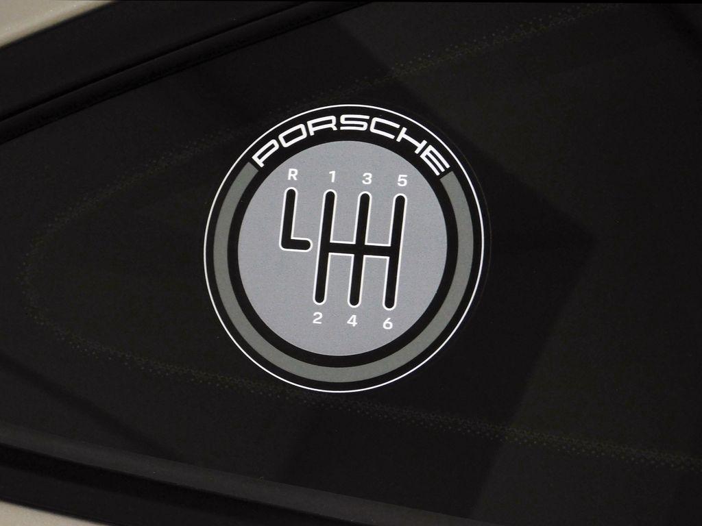 Porsche 911 Carrera Coupe 2025