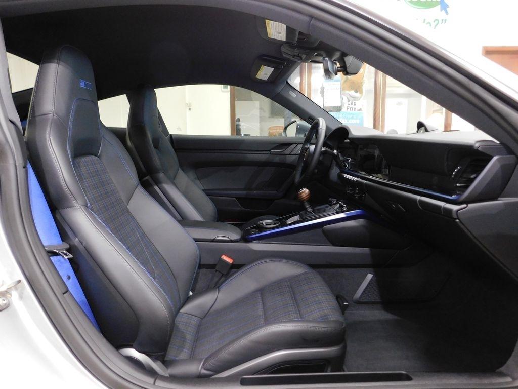 Porsche 911 Carrera Coupe 2025