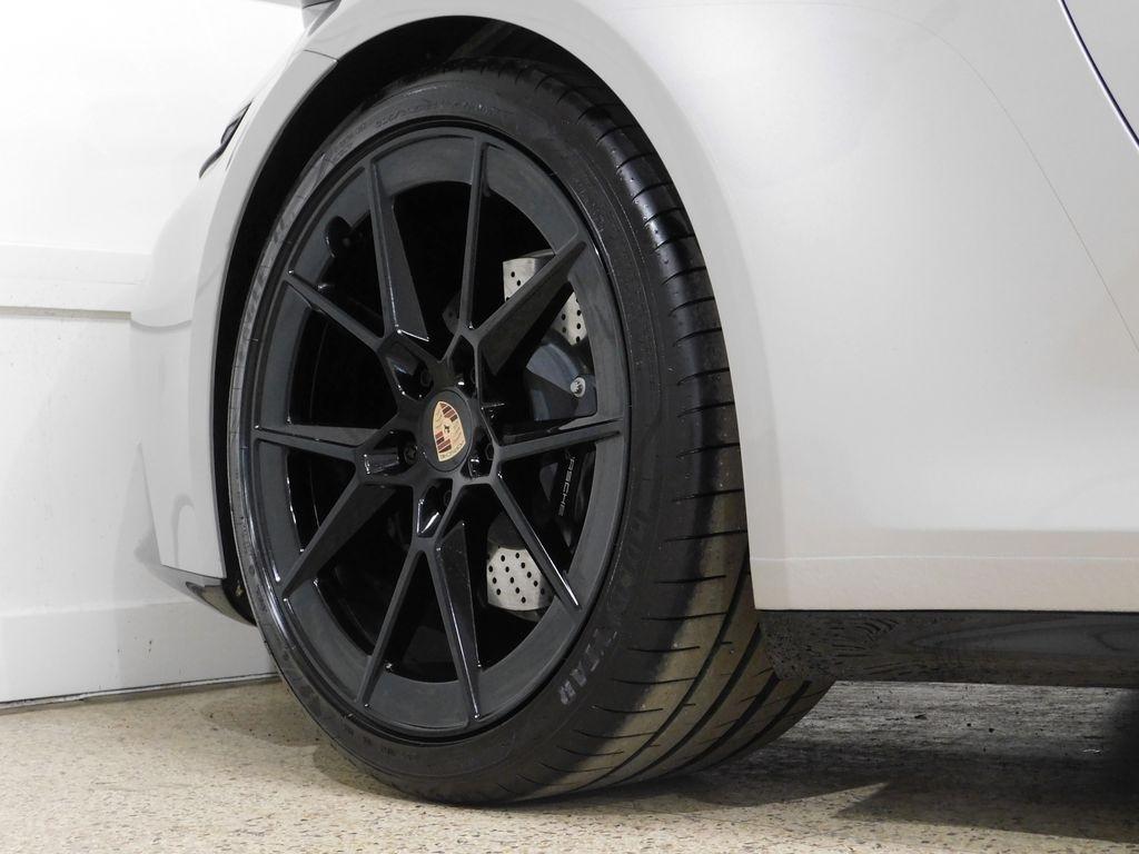 Porsche 911 Carrera Coupe 2025