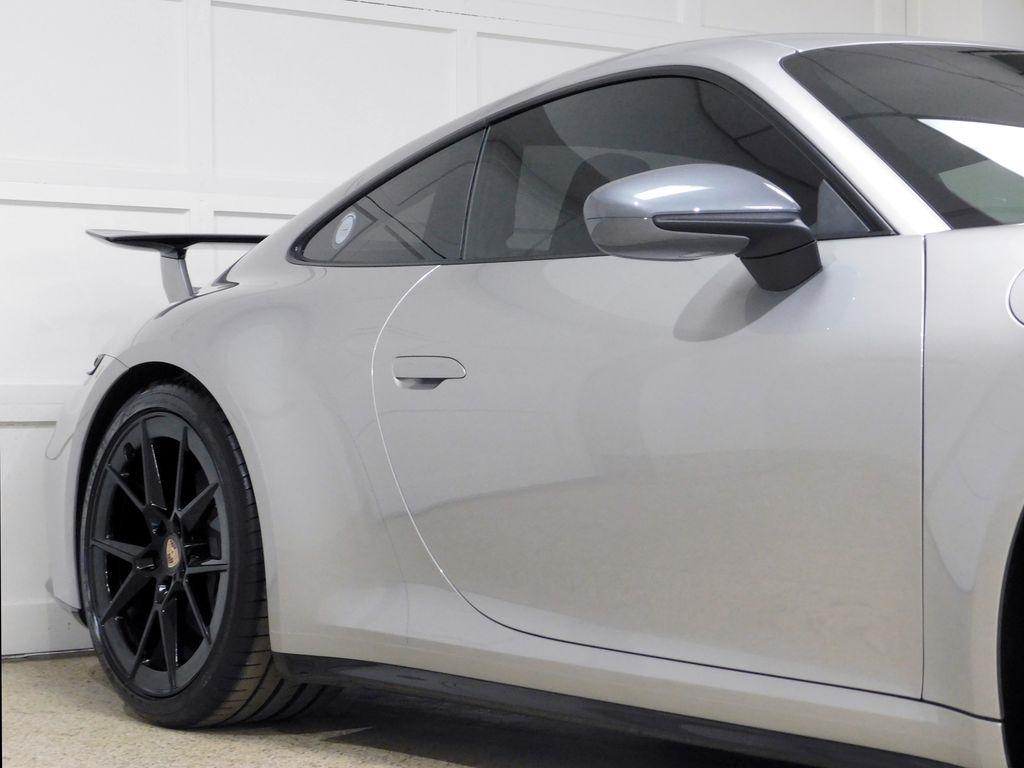 Porsche 911 Carrera Coupe 2025