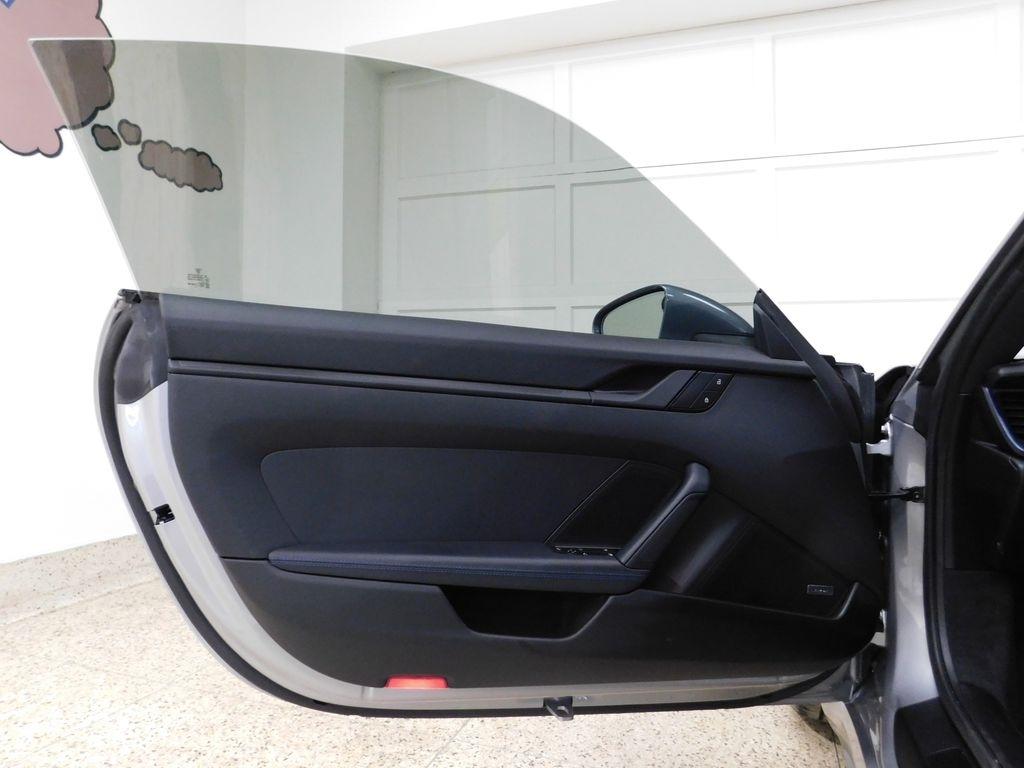 Porsche 911 Carrera Coupe 2025