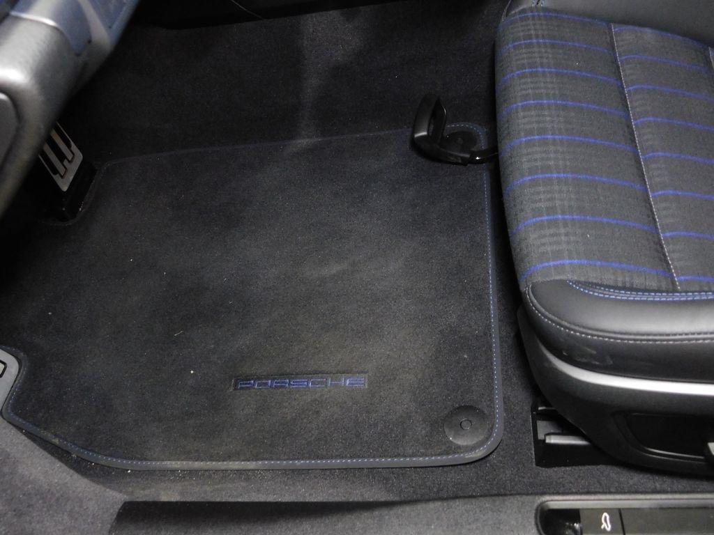 Porsche 911 Carrera Coupe 2025