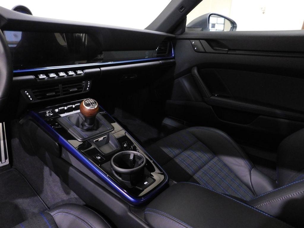 Porsche 911 Carrera Coupe 2025