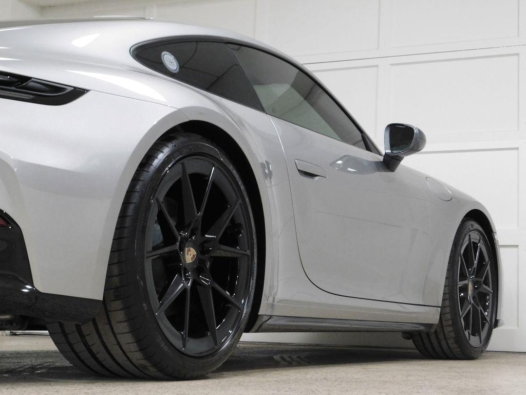 Porsche 911 Carrera Coupe 2025