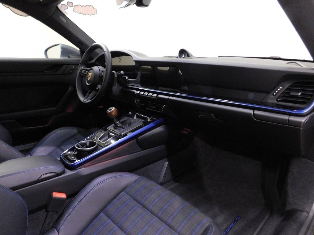 Porsche 911 Carrera Coupe 2025