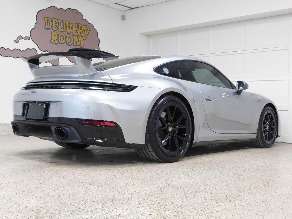 Porsche 911 Carrera Coupe 2025