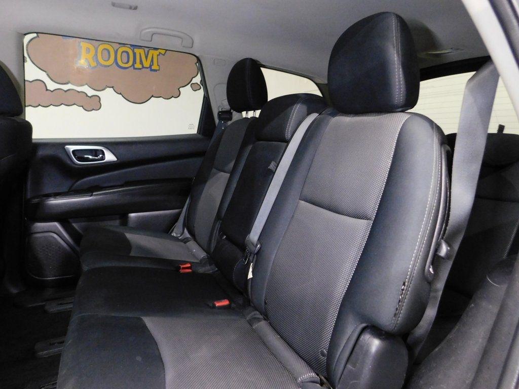 Nissan Pathfinder SV 4WD 2018