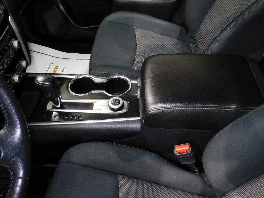 Nissan Pathfinder SV 4WD 2018