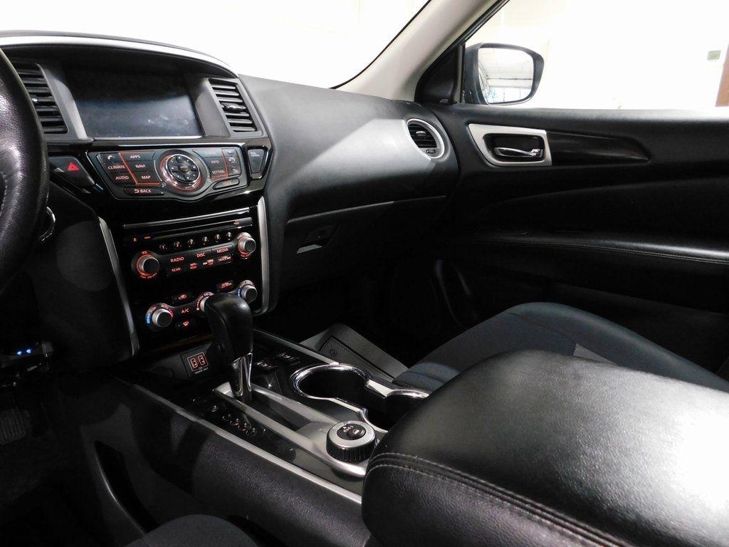 Nissan Pathfinder SV 4WD 2018