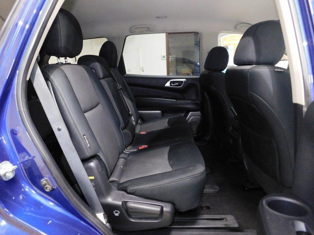 Nissan Pathfinder SV 4WD 2018