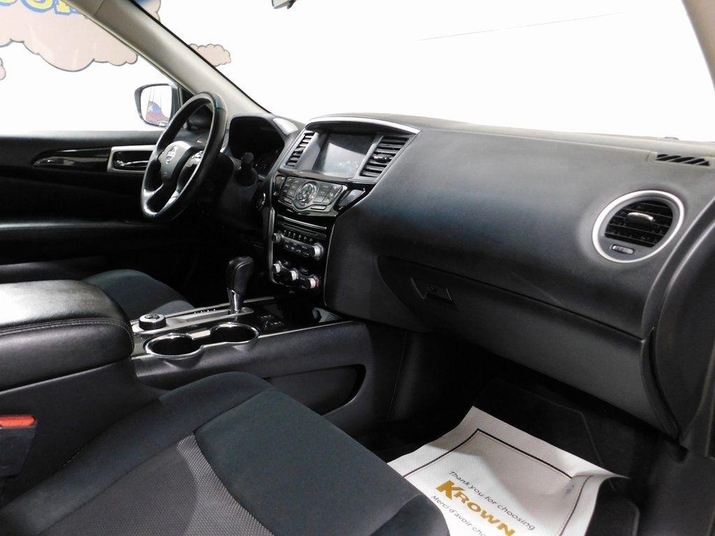 Nissan Pathfinder SV 4WD 2018