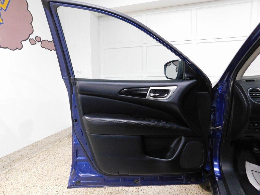 Nissan Pathfinder SV 4WD 2018