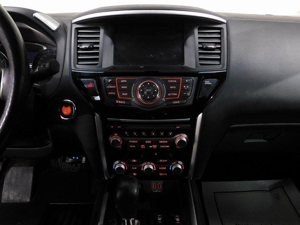 Nissan Pathfinder SV 4WD 2018