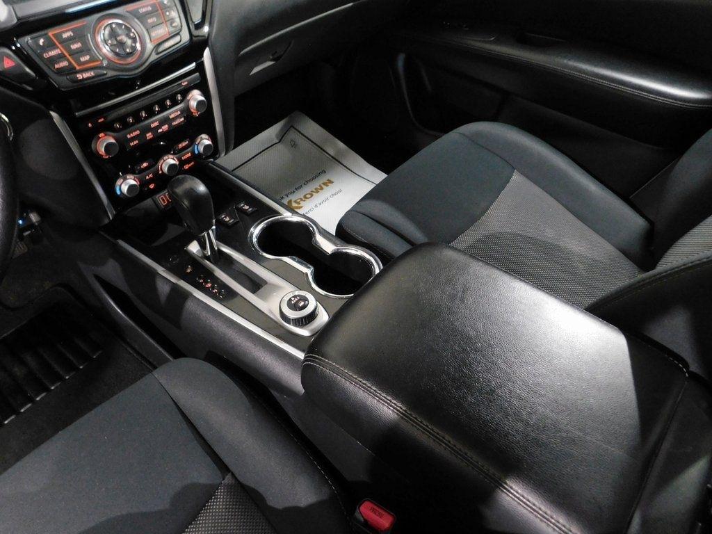 Nissan Pathfinder SV 4WD 2018