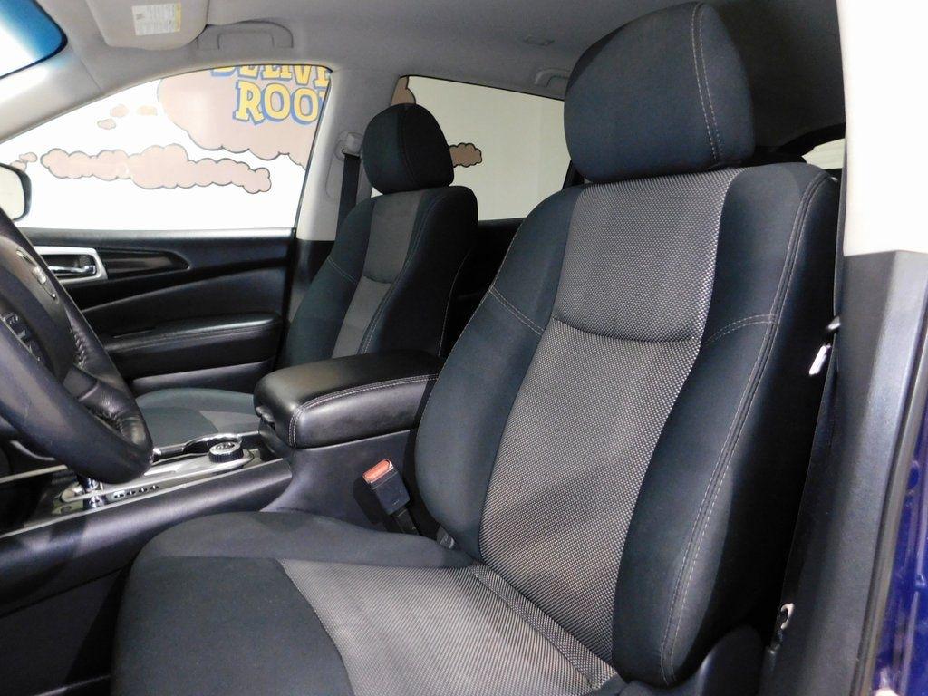 Nissan Pathfinder SV 4WD 2018