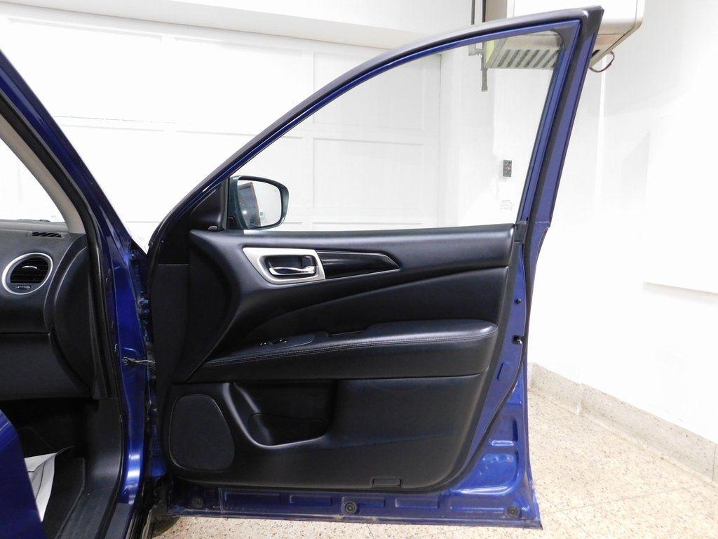 Nissan Pathfinder SV 4WD 2018