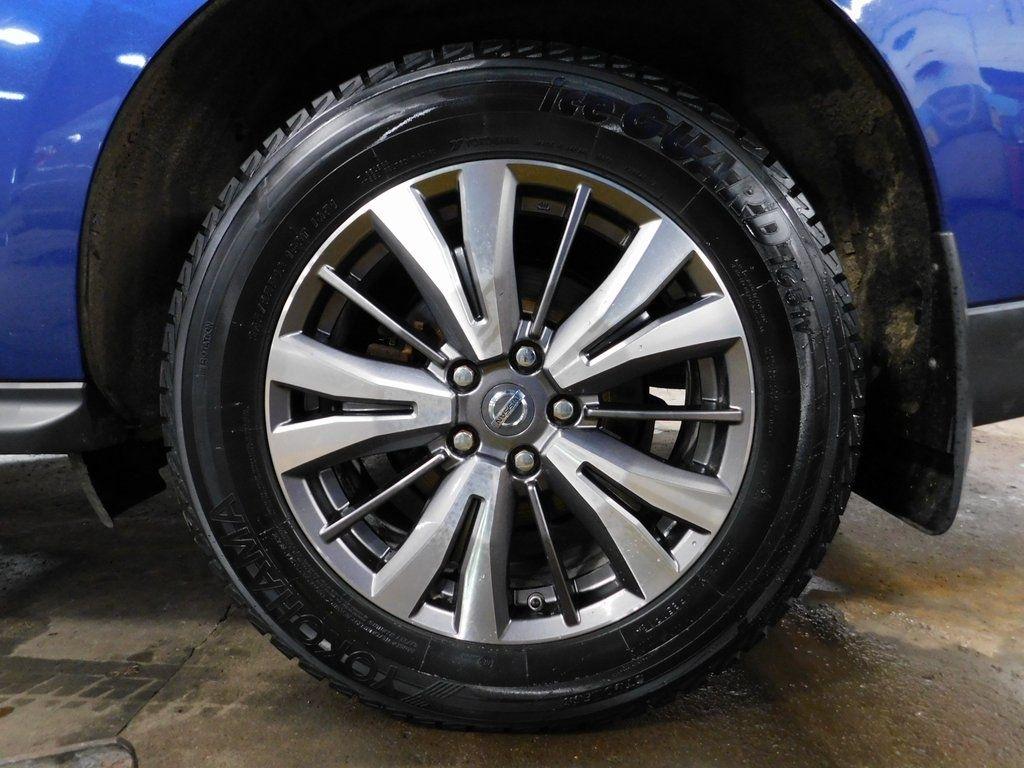 Nissan Pathfinder SV 4WD 2018