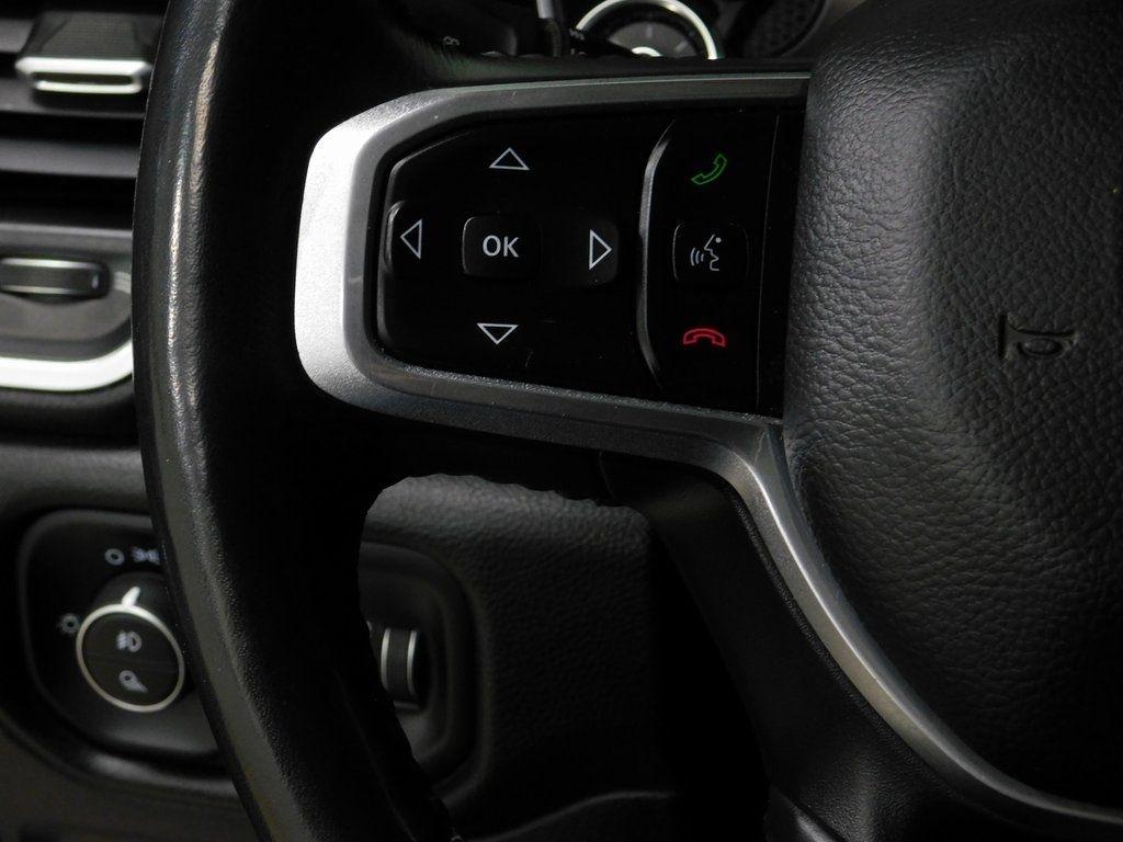 RAM 1500 Laramie Crew Cab SWB 4WD 2020