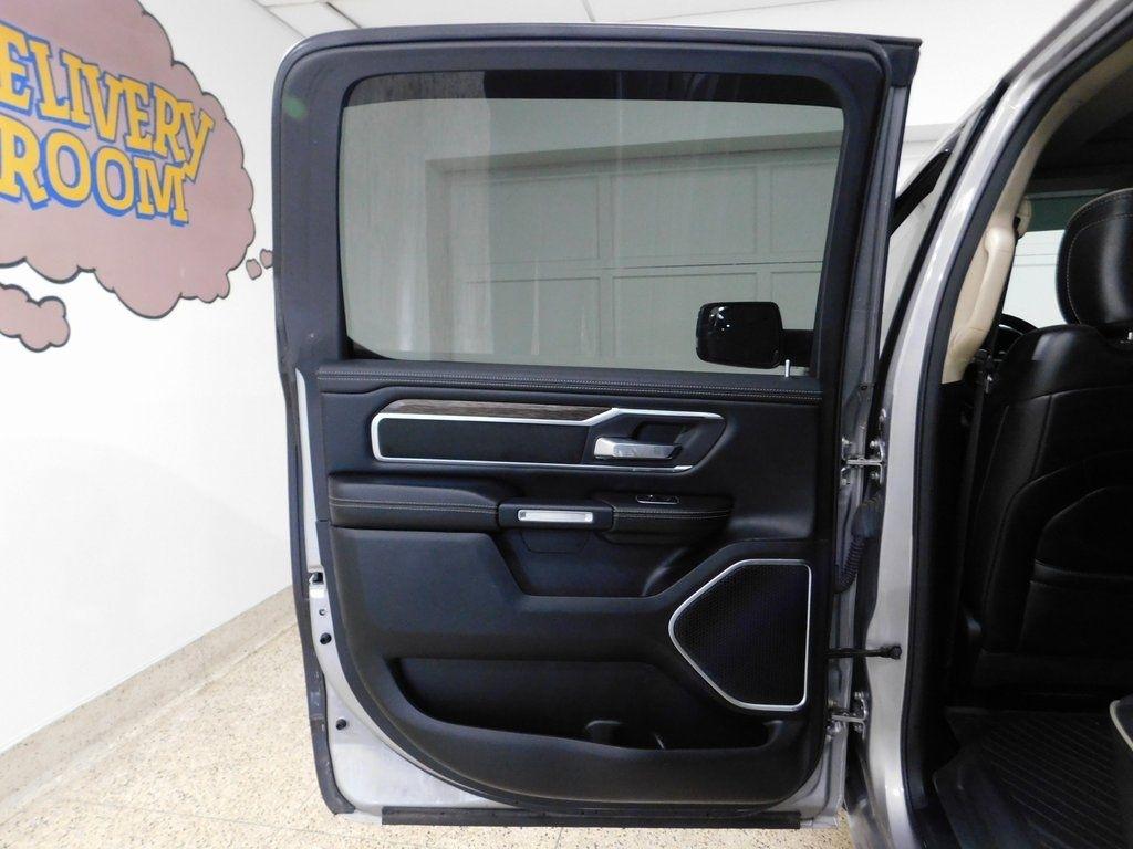 RAM 1500 Laramie Crew Cab SWB 4WD 2020