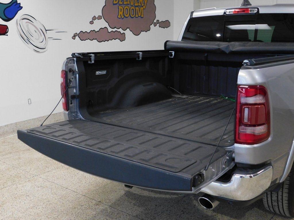 RAM 1500 Laramie Crew Cab SWB 4WD 2020