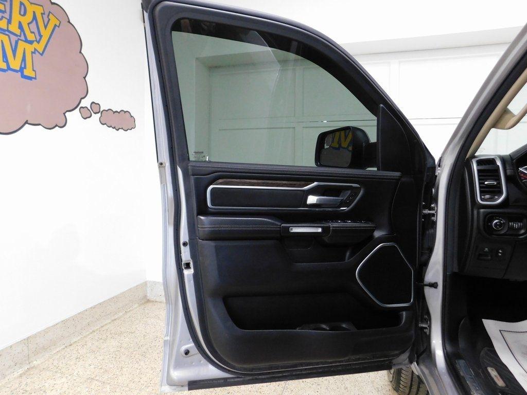 RAM 1500 Laramie Crew Cab SWB 4WD 2020