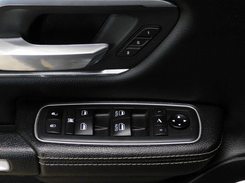 RAM 1500 Laramie Crew Cab SWB 4WD 2020