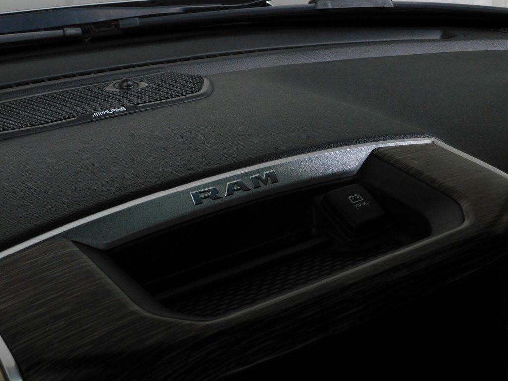 RAM 1500 Laramie Crew Cab SWB 4WD 2020