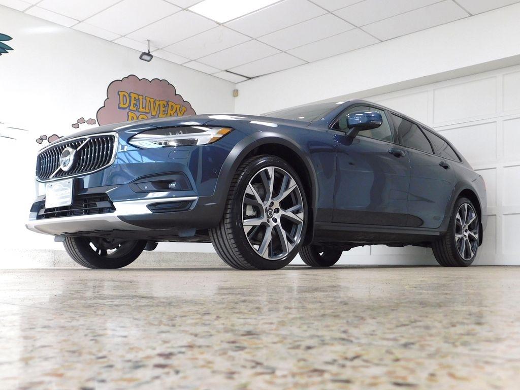 Volvo V90 Cross Country B6 Ultra 2026