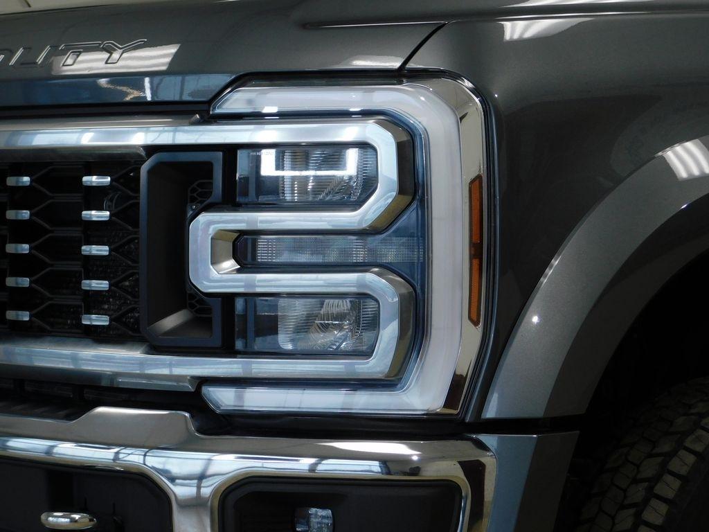 Ford F-450 SD King Ranch Crew Cab DRW 4WD 2024