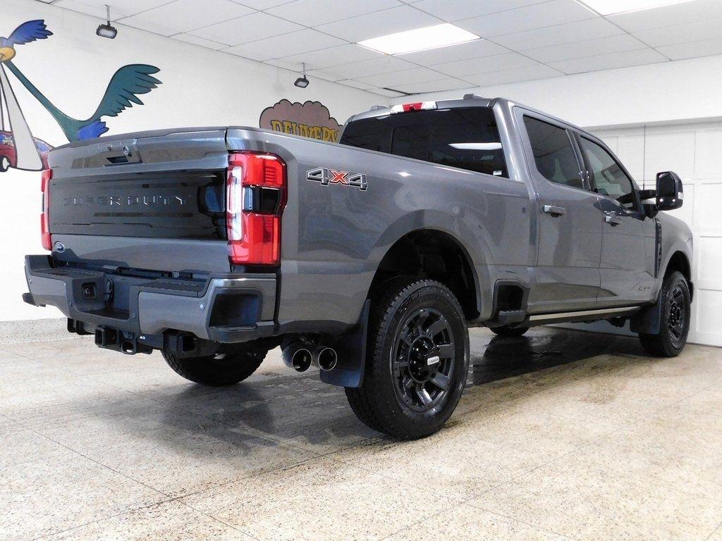 Ford F-250 SD Platinum Crew Cab 4WD 2025