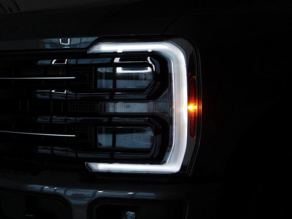 Ford F-250 SD Platinum Crew Cab 4WD 2025